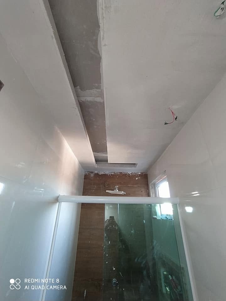 Serviço de gesso no banheiro feito pelo gesseiro no rio de janeiro